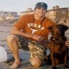 Hawkeye un labrador pleure son maître mort au combat en Afganistan